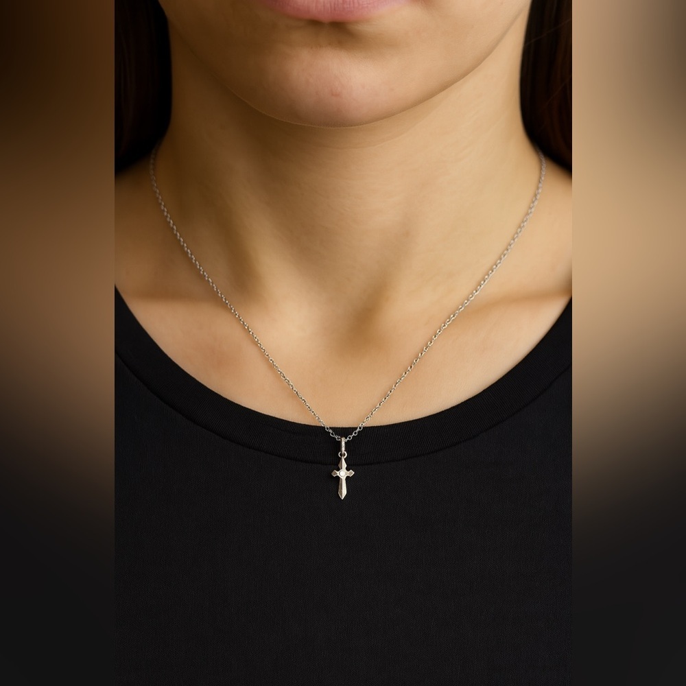 🏷️‼️5/$25🏷️‼️🩶✝️🩶Childs Silver Tone Necklace w/Two-Tone Cross Pendant🩶✝️🩶/EUC